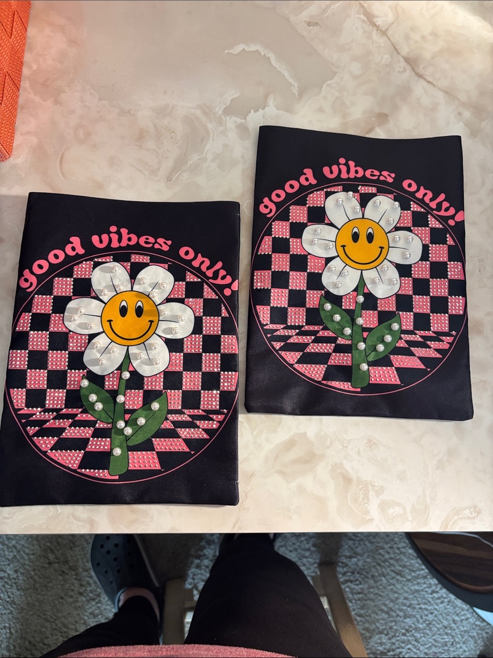 Good Vibes Only Smiley Daisy Graphic Pouch